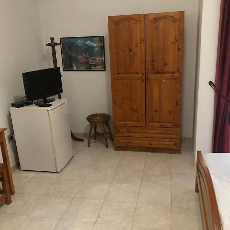 Hotel Pepeto Durrës Buitenkant foto