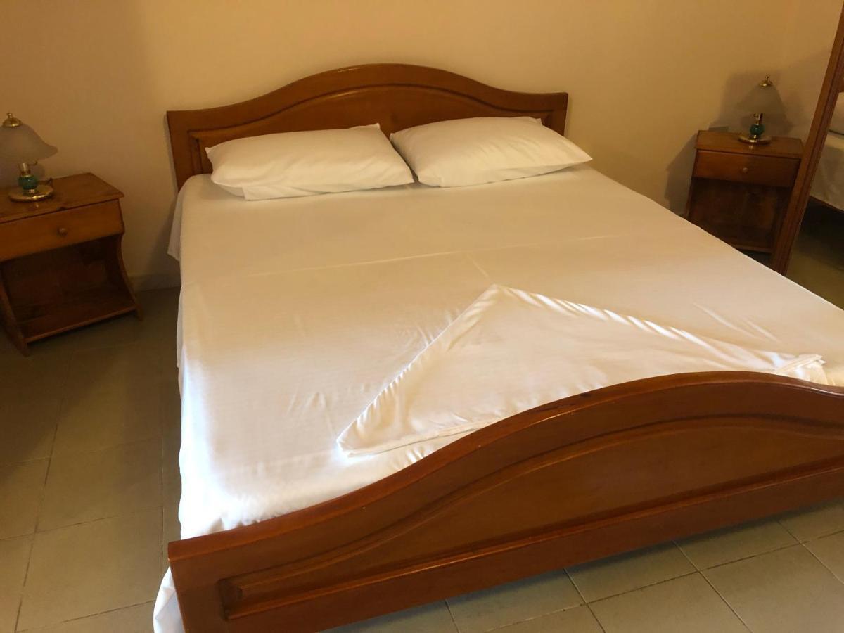Hotel Pepeto Durrës Buitenkant foto