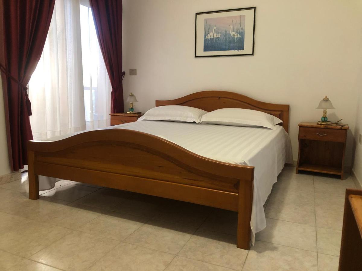 Hotel Pepeto Durrës Buitenkant foto