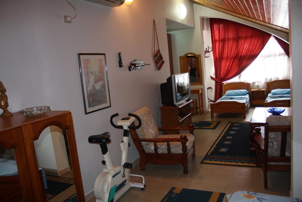 Hotel Pepeto Durrës Buitenkant foto