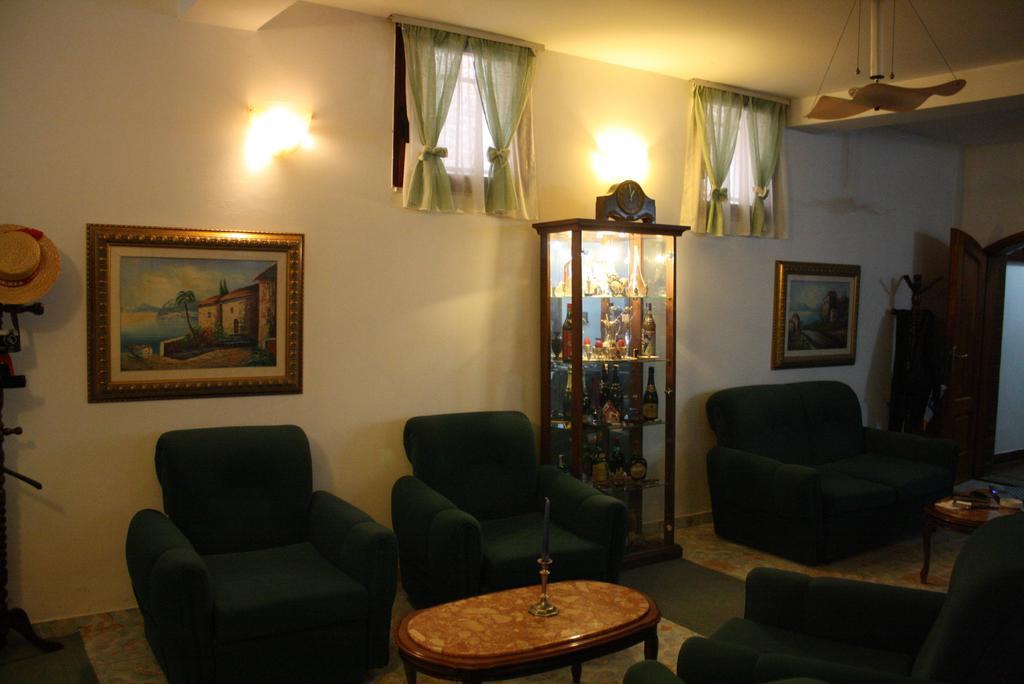 Hotel Pepeto Durrës Buitenkant foto